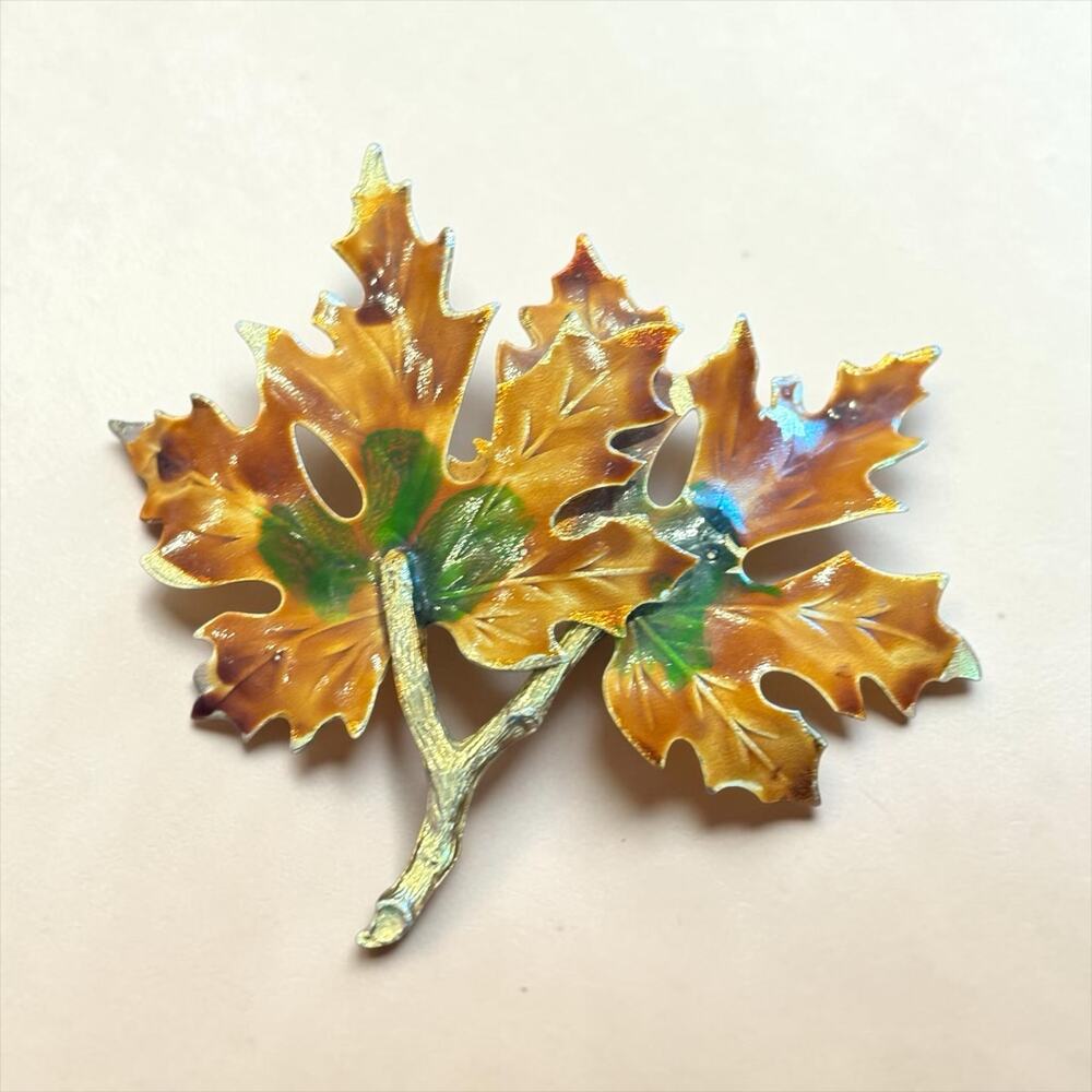 Signed Weiss Autumn Oak Leaves Brooch Brown Enamel Gold Tone Fall Foliage Pin